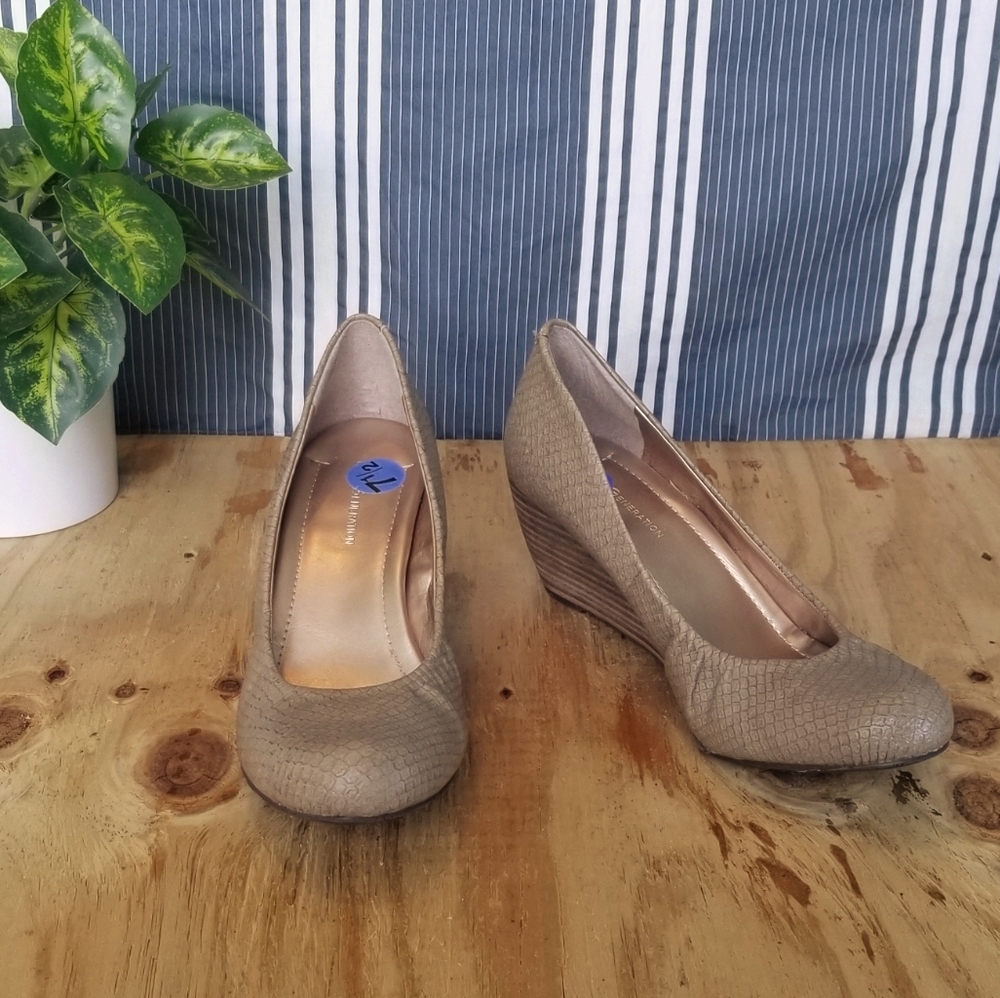 BCBGeneration Nude Faux snakeskin wedges size 7.5